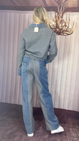 <div class="text-center"><a class="btn btn-primary" href="/GalleryImages/a0465543-d6e7-4b2f-8fc5-901486c5c3c2.jpeg" target="_blank" style="margin:"  >Download Image</a></div>